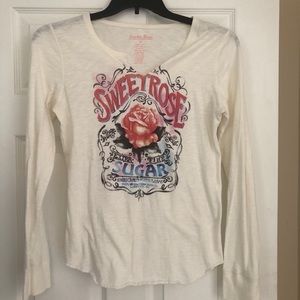Women’s Lucky Brand long sleeved cream t-shirt.